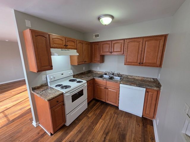 800 Anderson Ln Apt A7, Madison, TN 37115