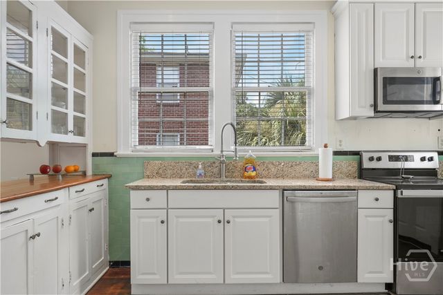 1214 E Victory Drive, Savannah, GA 31404