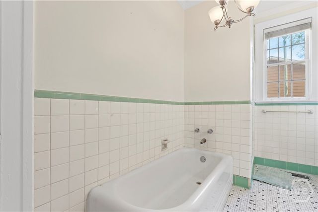 1214 E Victory Drive, Savannah, GA 31404