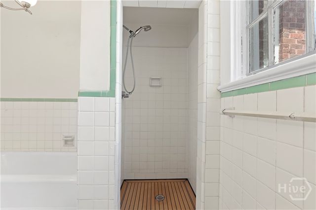 1214 E Victory Drive, Savannah, GA 31404