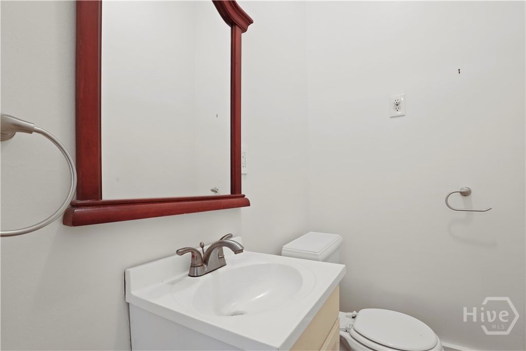 Image 13 of property listing at 1214 E Victory Drive, Savannah, GA 31404