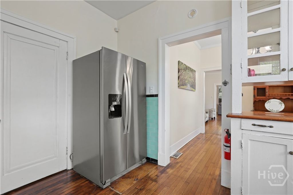 Image 18 of property listing at 1214 E Victory Drive, Savannah, GA 31404