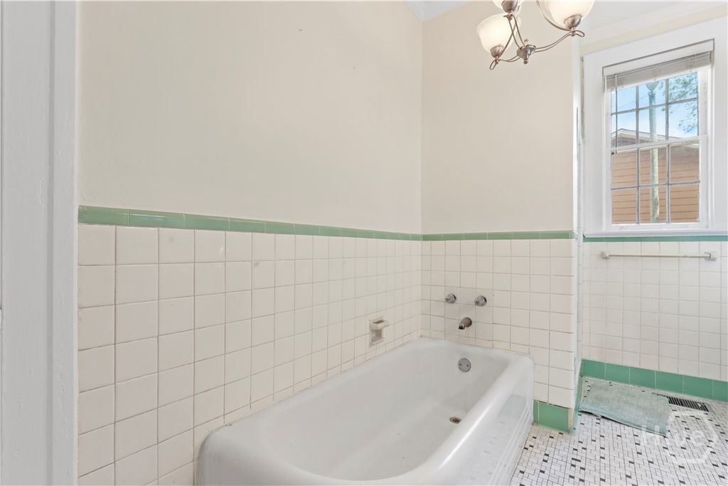 Image 26 of property listing at 1214 E Victory Drive, Savannah, GA 31404