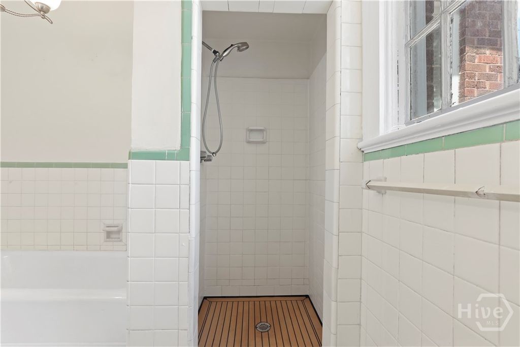 Image 27 of property listing at 1214 E Victory Drive, Savannah, GA 31404