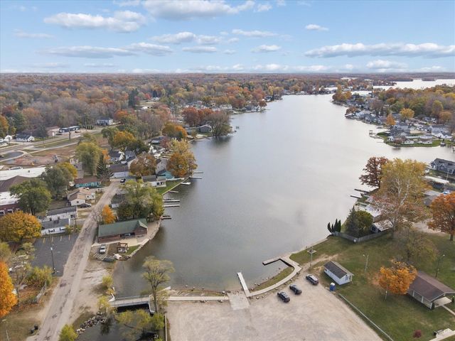 123 N Lakeside Drive, Michigan Center, MI 49254