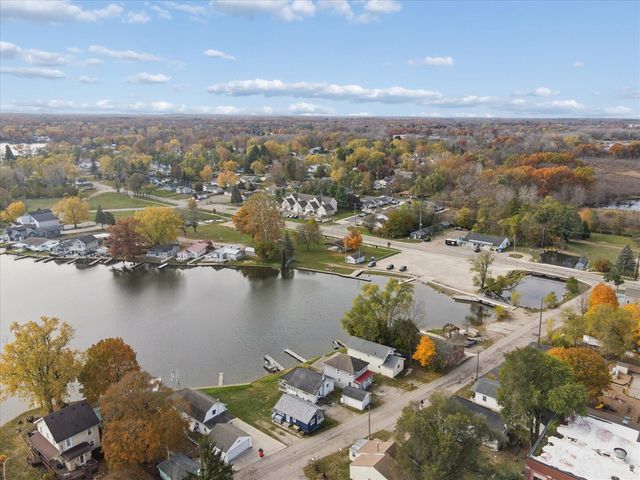 123 N Lakeside Drive, Michigan Center, MI 49254