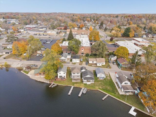 123 N Lakeside Drive, Michigan Center, MI 49254