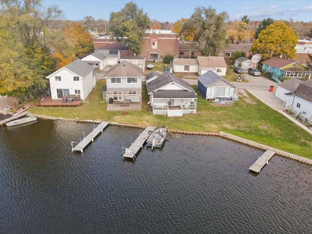 123 N Lakeside Drive, Michigan Center, MI 49254