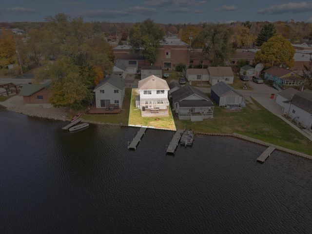 123 N Lakeside Drive, Michigan Center, MI 49254