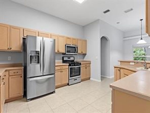 483 S Key Lime Square SW, Vero Beach, FL 32968