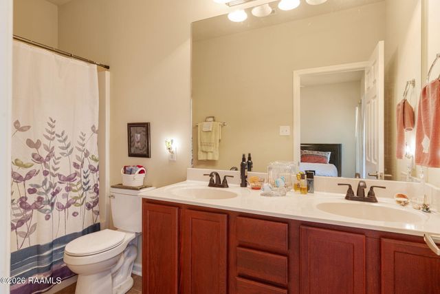 1059 Bridgetowne Lane, Breaux Bridge, LA 70517