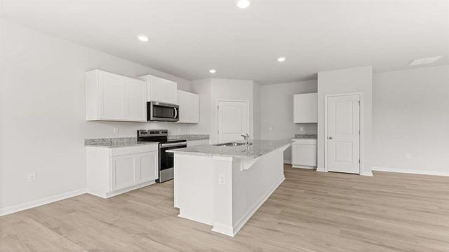 5475 CYPRESS Circle, College Park, GA 30349