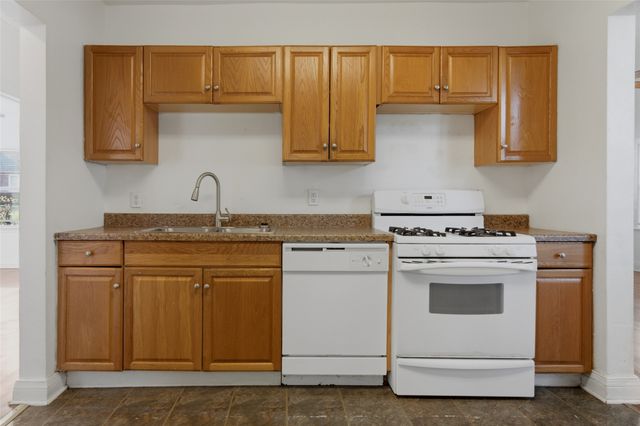 903 N Columbia Place, Tulsa, OK 74110