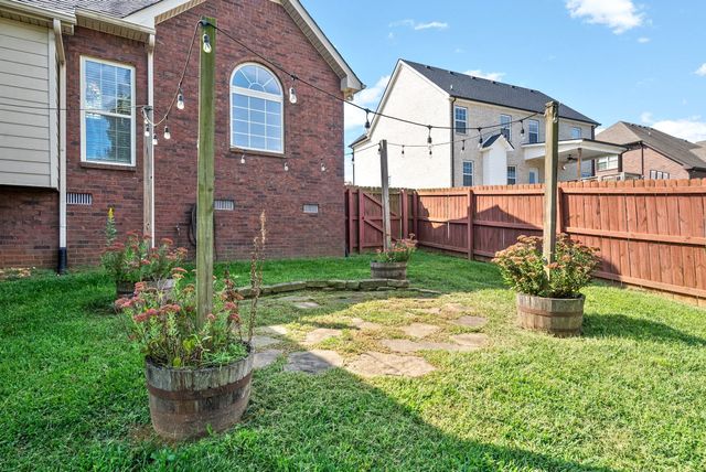 437 Carson Bailey Ct, Clarksville, TN 37043