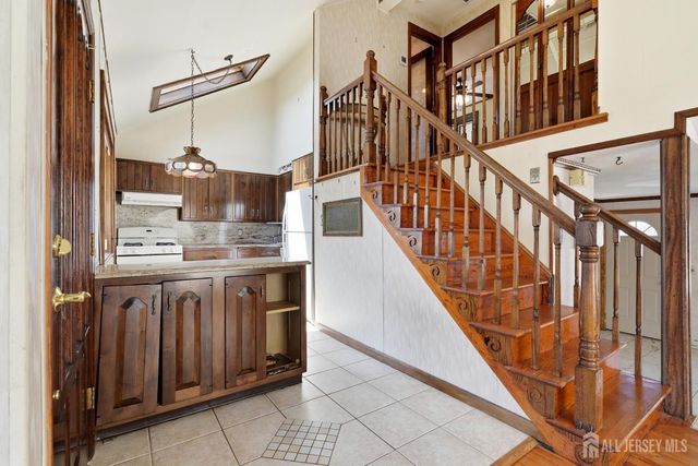 13 Cleveland Avenue, Colonia, NJ 07067