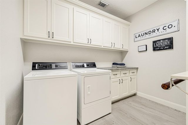 3702 Pine Bark Court, Pearland, TX 77581