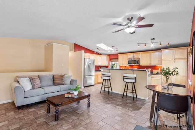 2609 PLAINS VIEW RD, Cheyenne, WY 82009