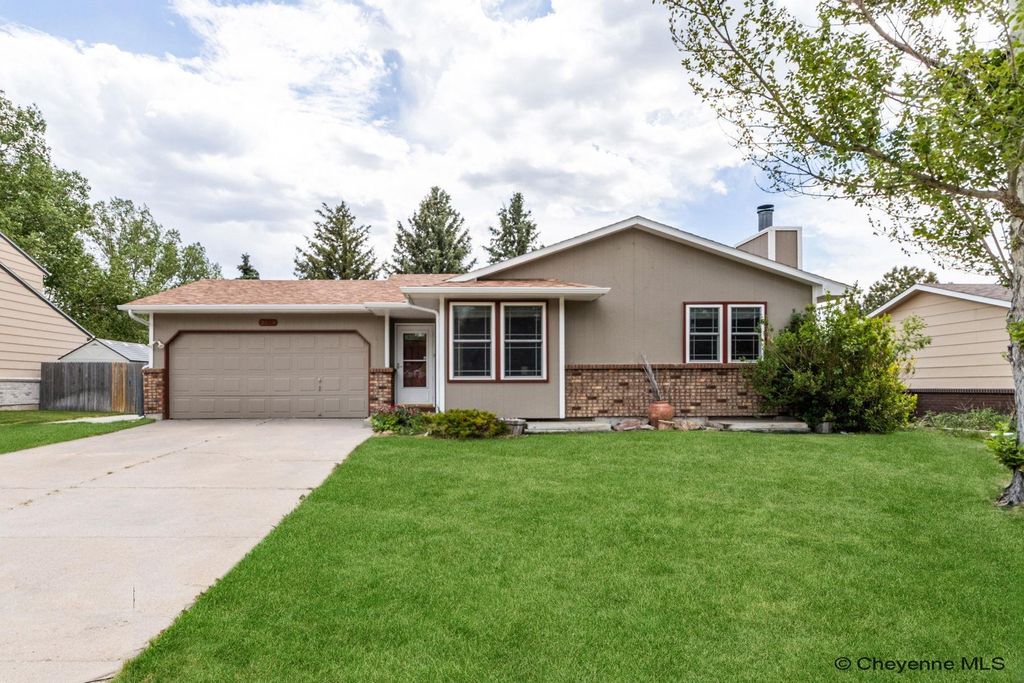 2609 PLAINS VIEW RD, Cheyenne, WY 82009