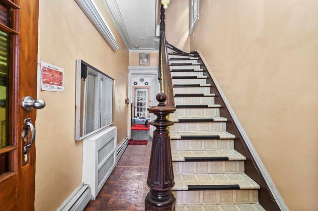 354 E 193rd Street, New York City, NY 10458