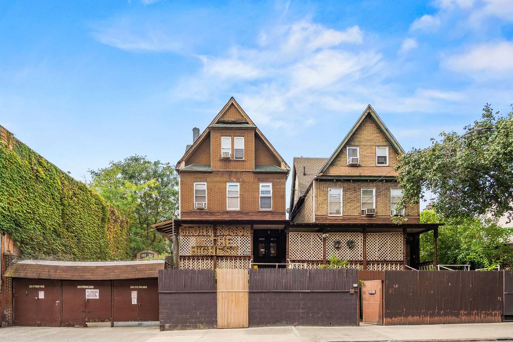 354 E 193rd Street, New York City, NY 10458
