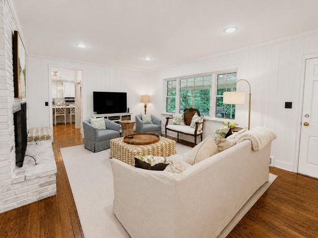 110 Whiteside Street, Lookout Mountain, TN 37350