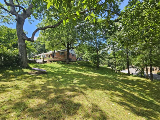 110 Whiteside Street, Lookout Mountain, TN 37350