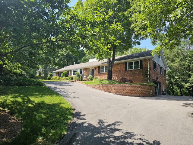 110 Whiteside Street, Lookout Mountain, TN 37350