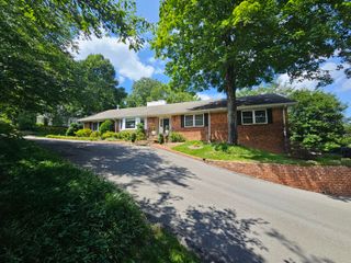 110 Whiteside Street, Lookout Mountain, TN 37350