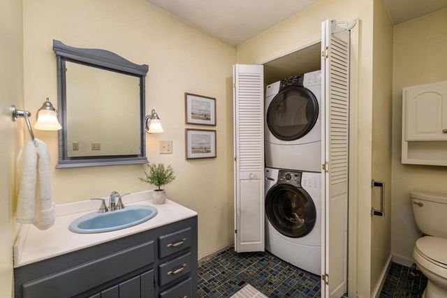 1445 W Heather LANE, River Hills, WI 53217