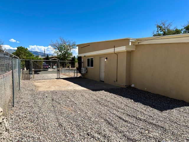 2827 Bel Air Drive NE, Albuquerque, NM 87110