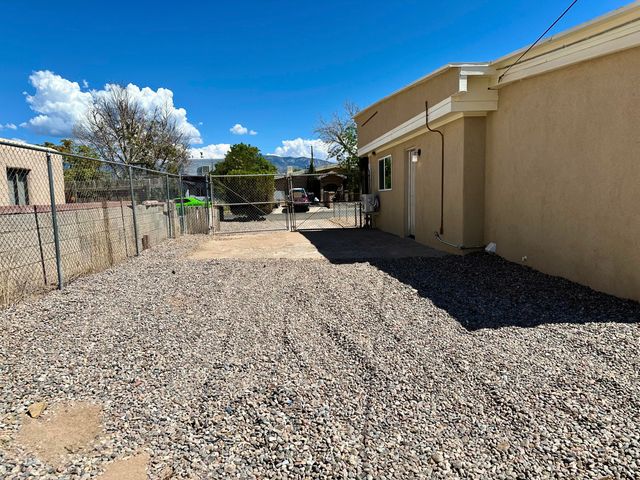 2827 Bel Air Drive NE, Albuquerque, NM 87110