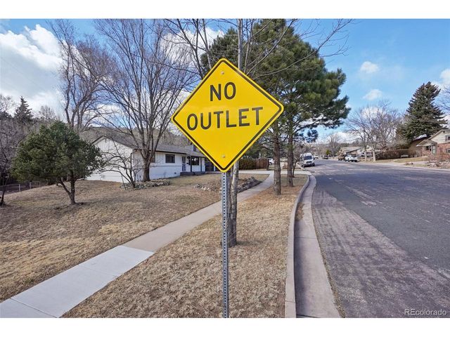 3212 W FONTANERO St W, Colorado Springs, CO 80904