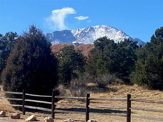 3212 W FONTANERO St W, Colorado Springs, CO 80904