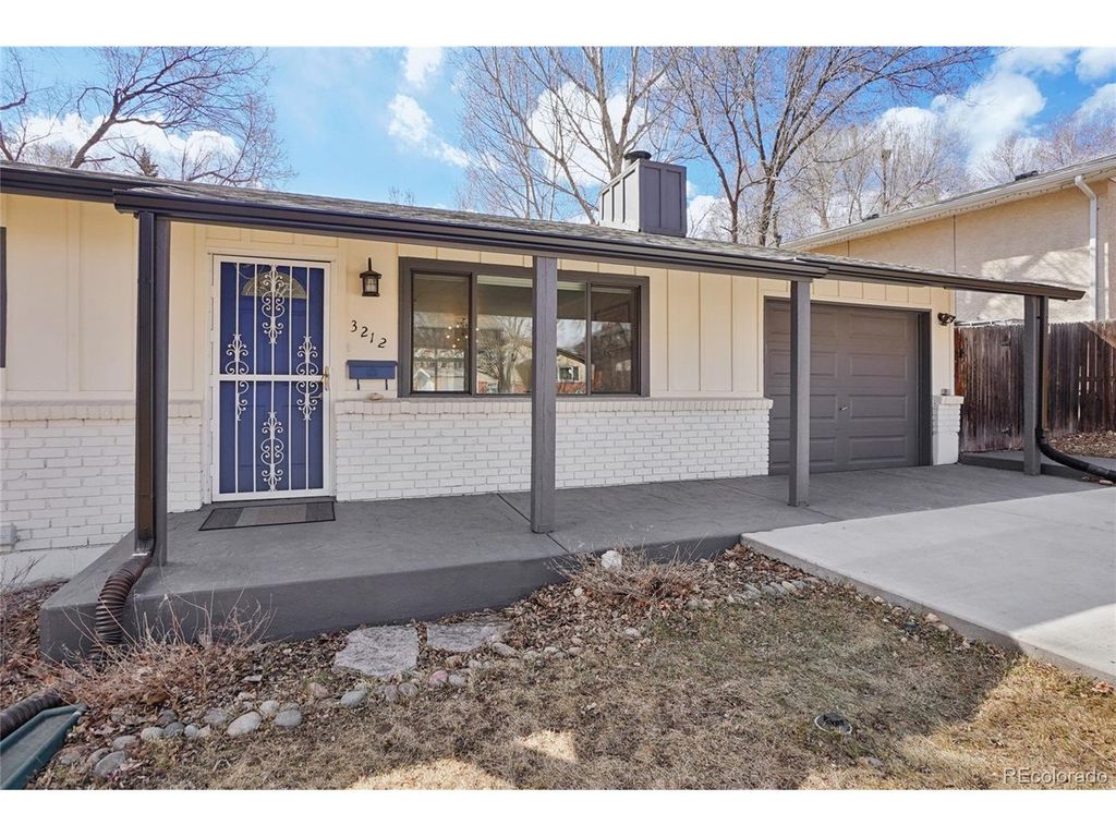 3212 W FONTANERO St W, Colorado Springs, CO 80904