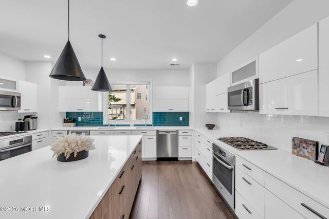 108 Vintage Circle, Lakewood, NJ 08701