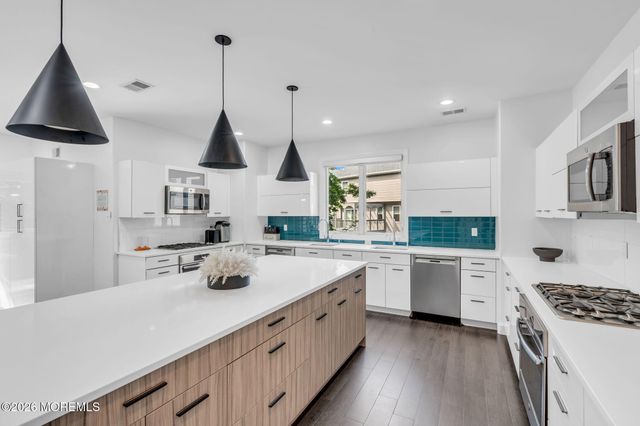 108 Vintage Circle, Lakewood, NJ 08701