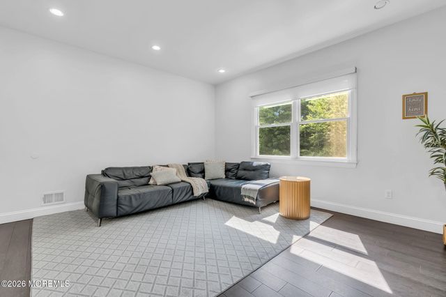 108 Vintage Circle, Lakewood, NJ 08701