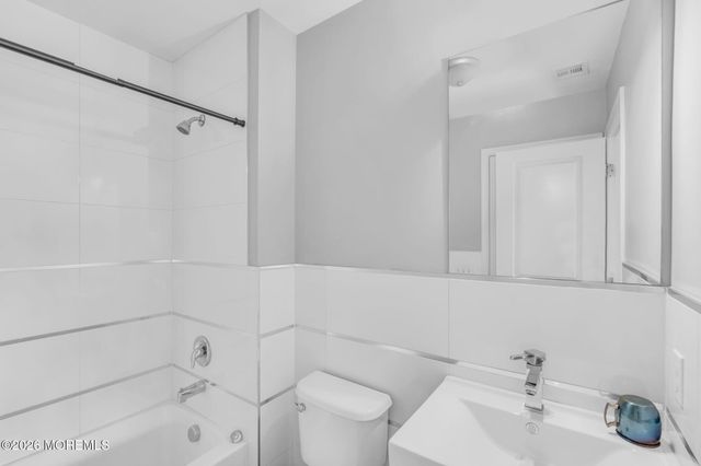 108 Vintage Circle, Lakewood, NJ 08701