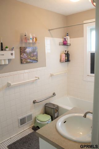 5112 N 48 Street, Omaha, NE 68104