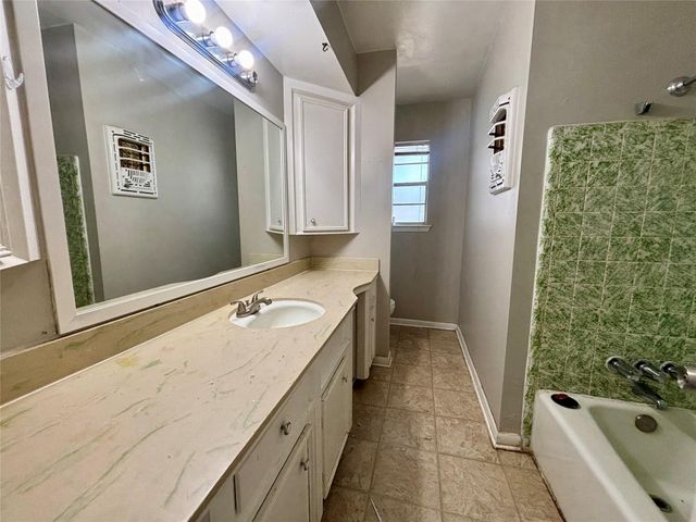 2013 Oaklawn Drive, Conroe, TX 77304