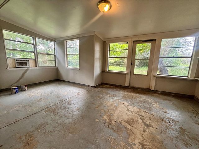 2013 Oaklawn Drive, Conroe, TX 77304