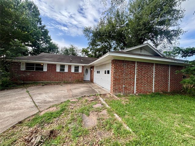 2013 Oaklawn Drive, Conroe, TX 77304