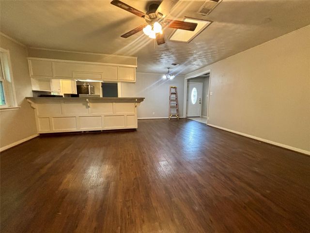 2013 Oaklawn Drive, Conroe, TX 77304