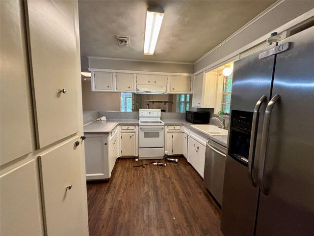2013 Oaklawn Drive, Conroe, TX 77304