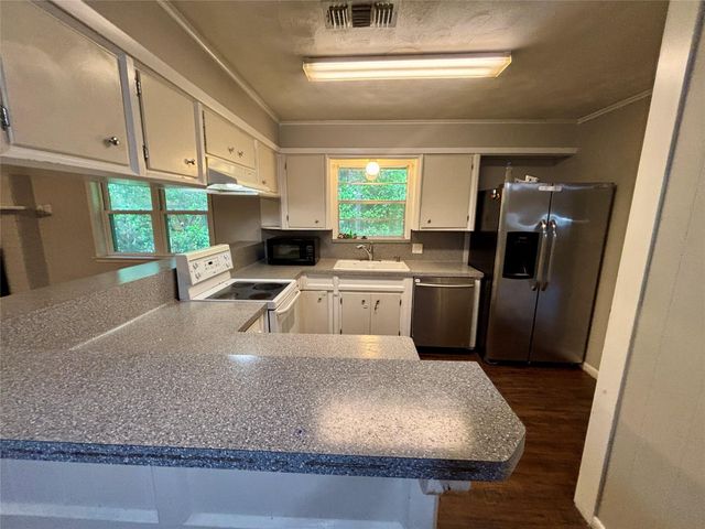 2013 Oaklawn Drive, Conroe, TX 77304