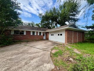 2013 Oaklawn Drive, Conroe, TX 77304