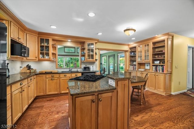 64 Hogback Rd, Franklin Twp., NJ 08867