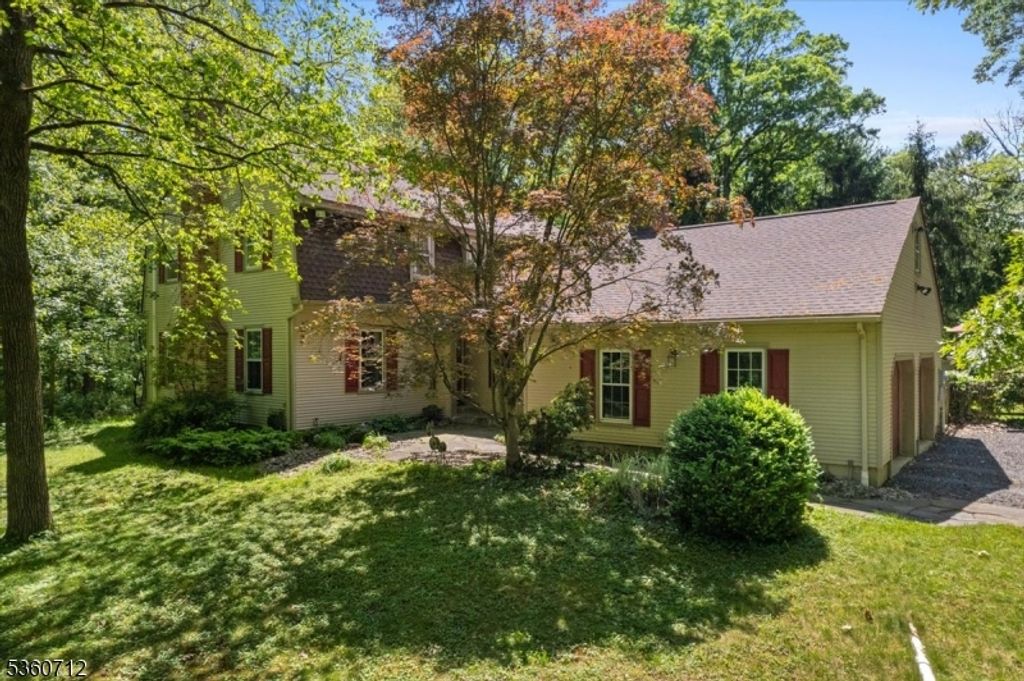 64 Hogback Rd, Franklin Twp., NJ 08867