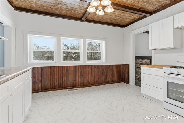 9153 Lawrence Road, Maple Grove Twp, MI 49073