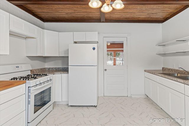 9153 Lawrence Road, Maple Grove Twp, MI 49073